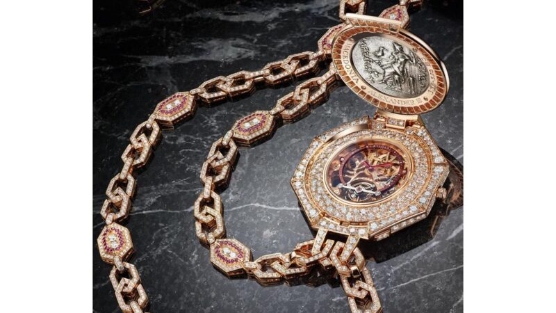 Monete antiche con segni di pulizia e usura, illustrate per spiegare la diminuzione del loro valore.