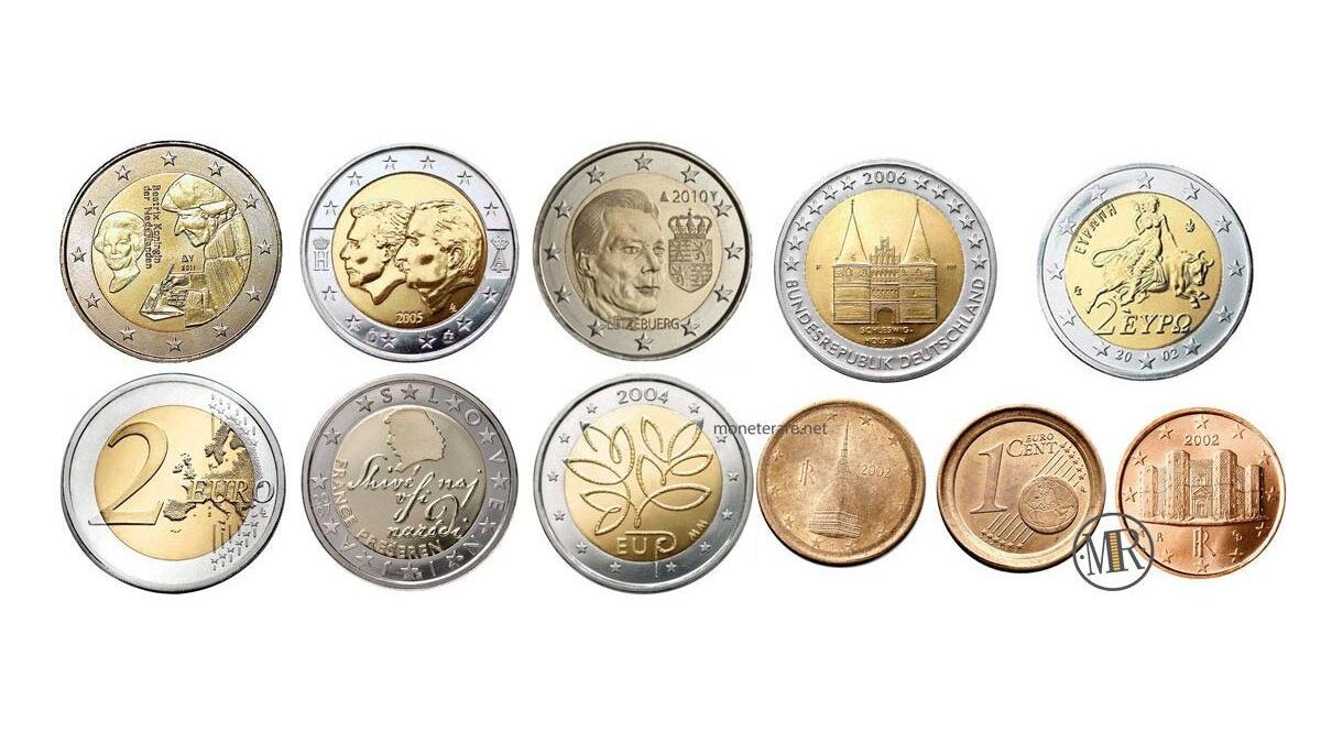 Monete euro rare e difettose su sfondo bianco, alcune valgono una fortuna.